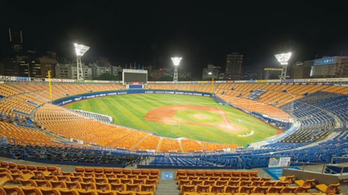 hauber & graf gmbh - Kompetenz in Licht: Yokohama Stadion, 